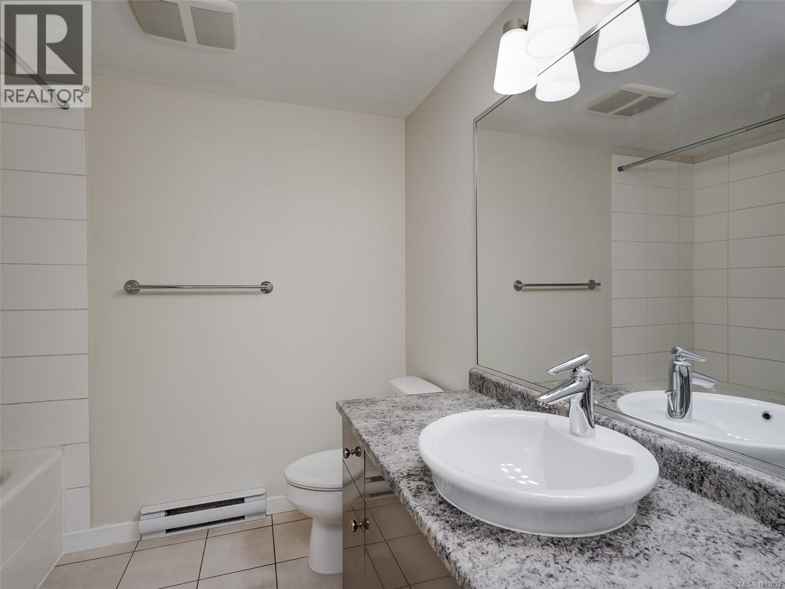 205 1618 North Dairy Road, Saanich