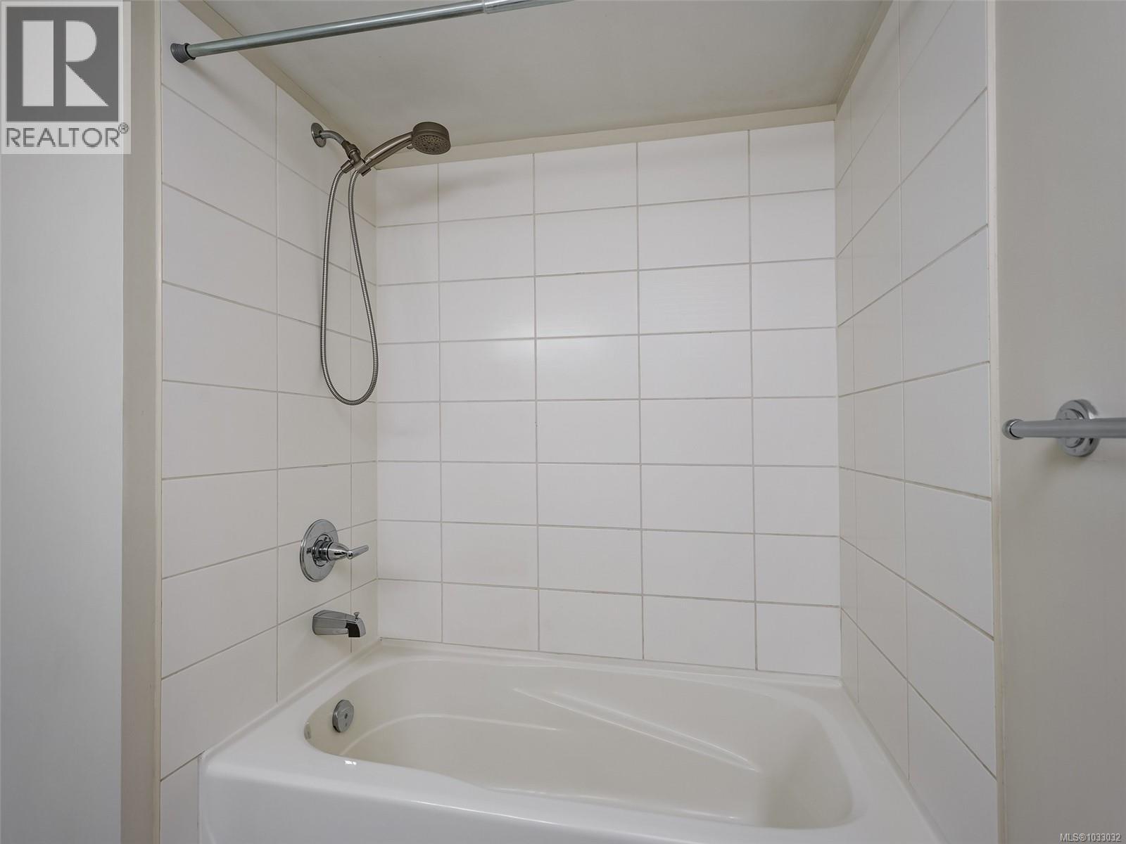 205 1618 North Dairy Road, Saanich