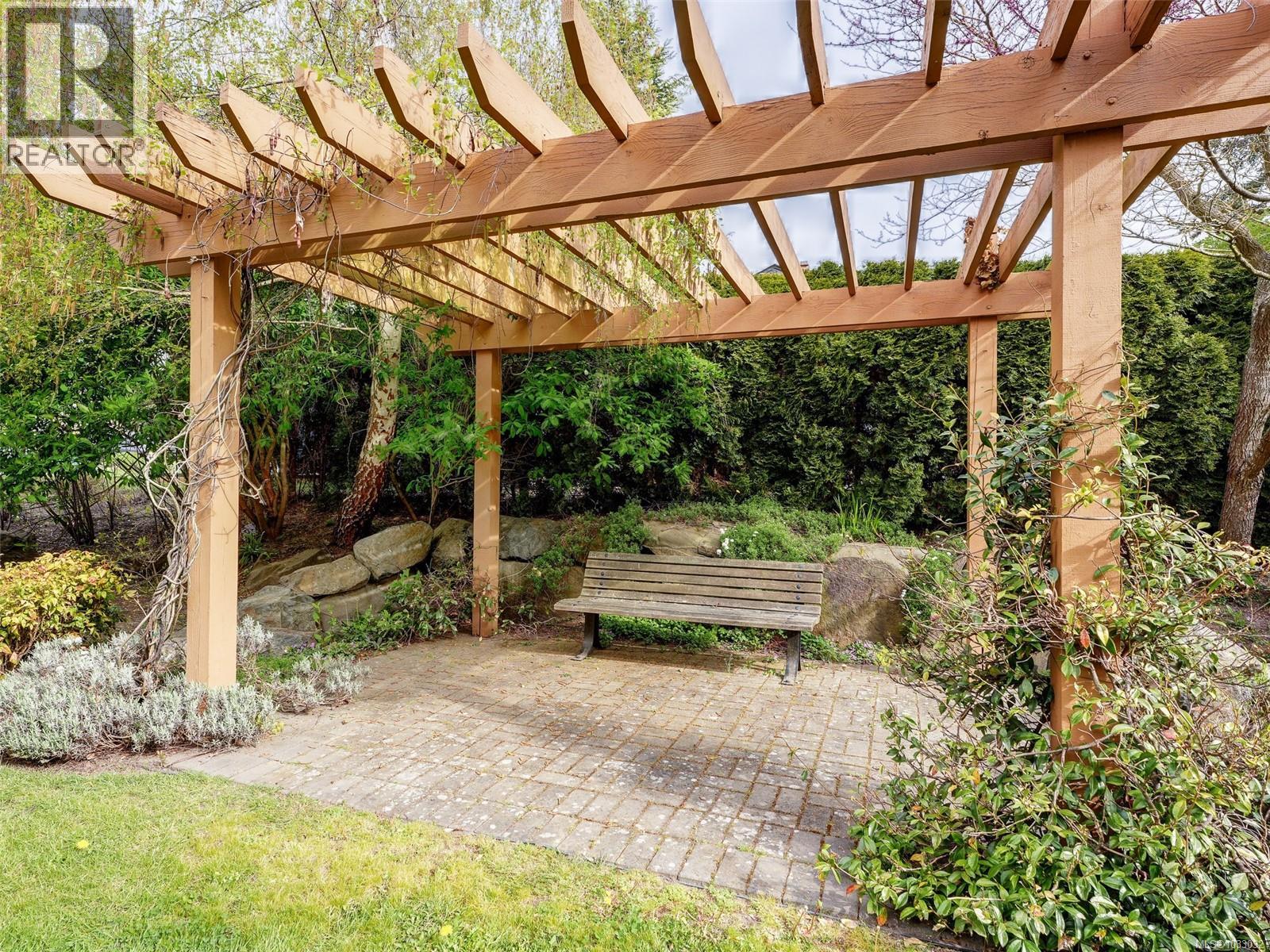 205 1618 North Dairy Road, Saanich