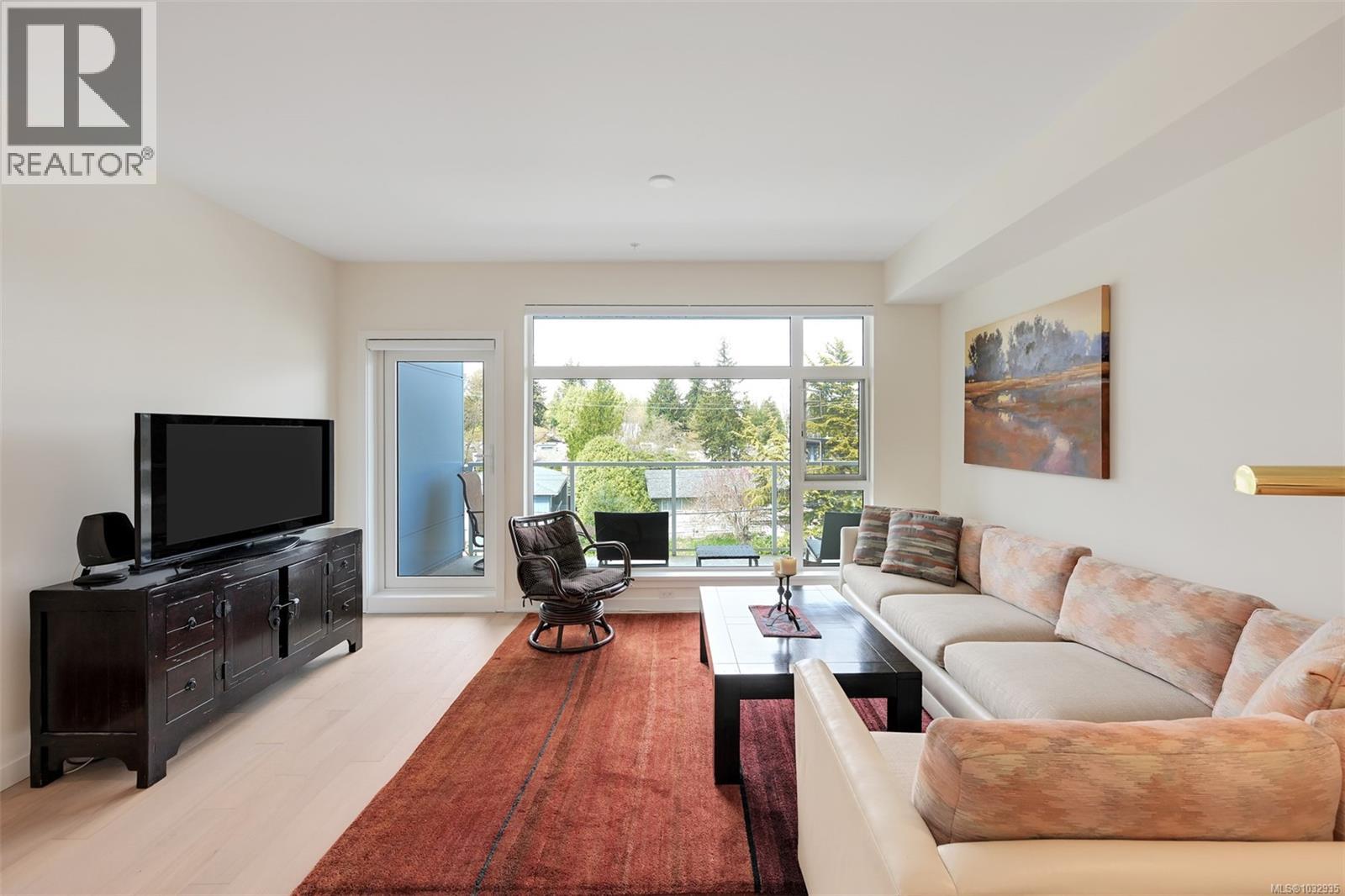 301 5120 Cordova Bay Road, Saanich