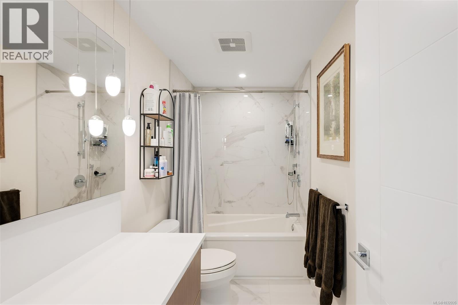 301 5120 Cordova Bay Road, Saanich