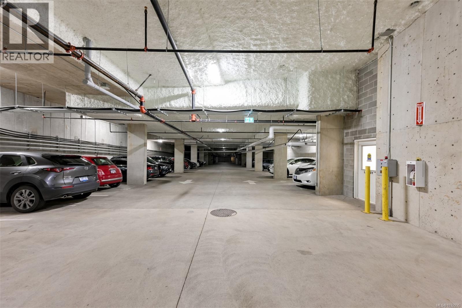 301 5120 Cordova Bay Road, Saanich