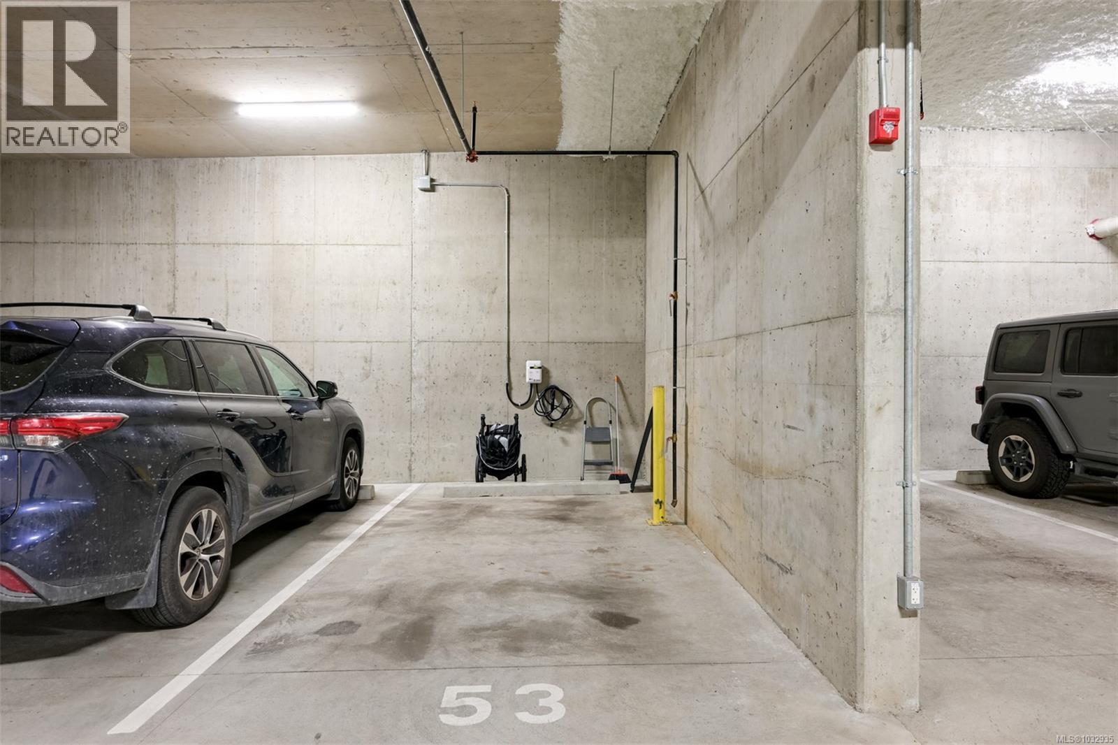 301 5120 Cordova Bay Road, Saanich