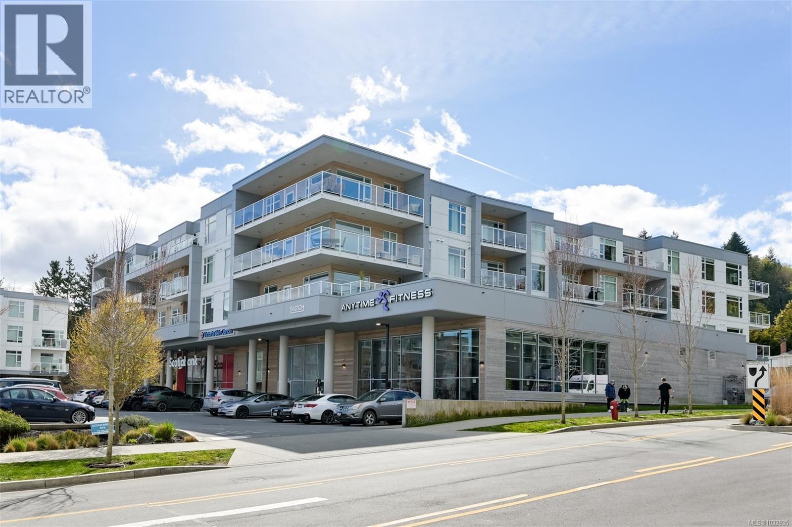 301 5120 Cordova Bay Road, Saanich