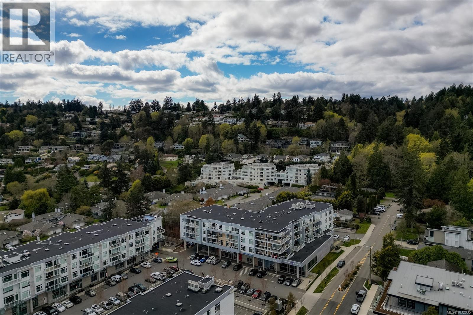 301 5120 Cordova Bay Road, Saanich