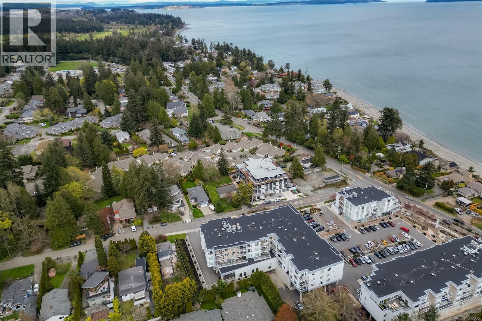 301 5120 Cordova Bay Road, Saanich