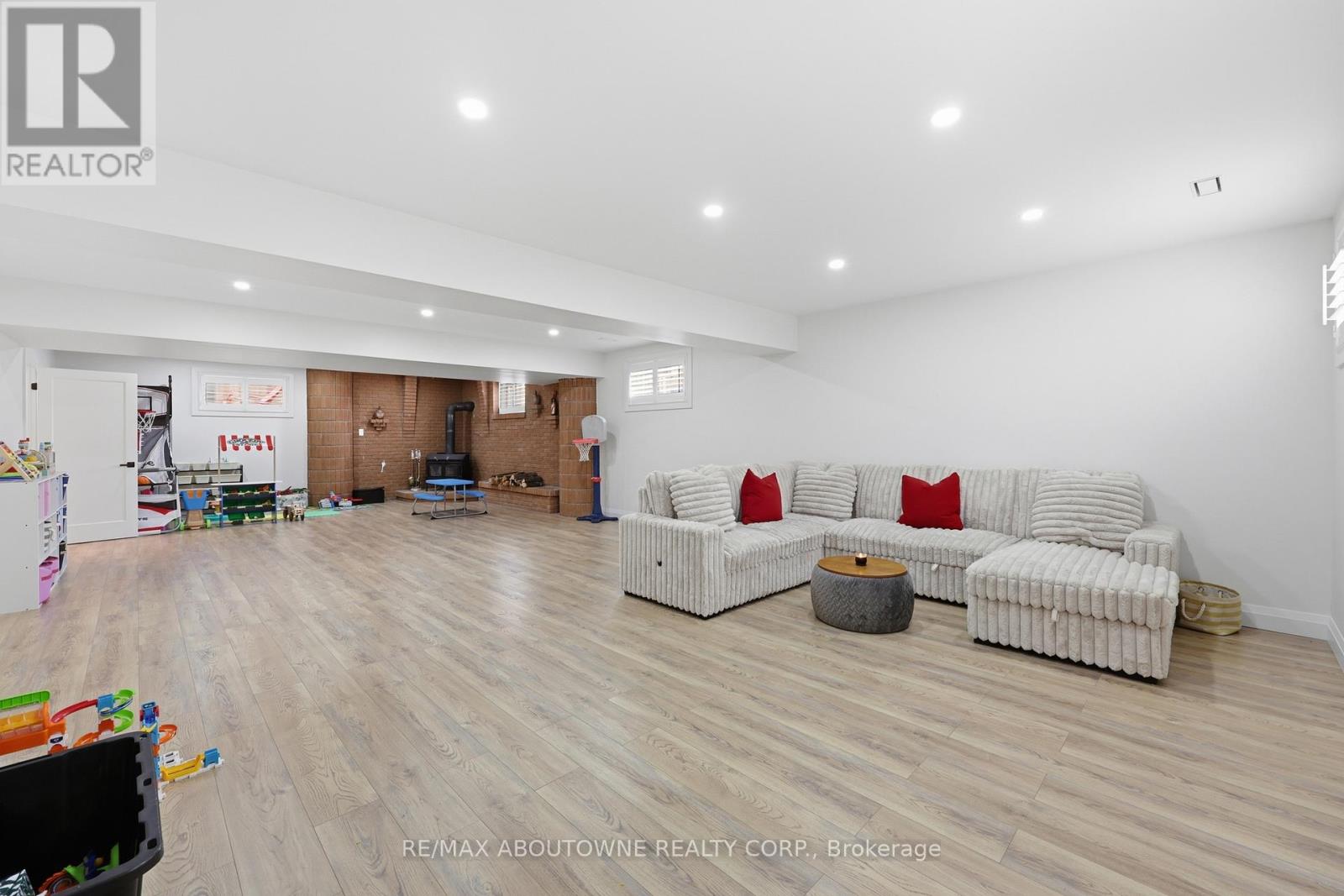 58 KILBOURN AVENUE — photo 34