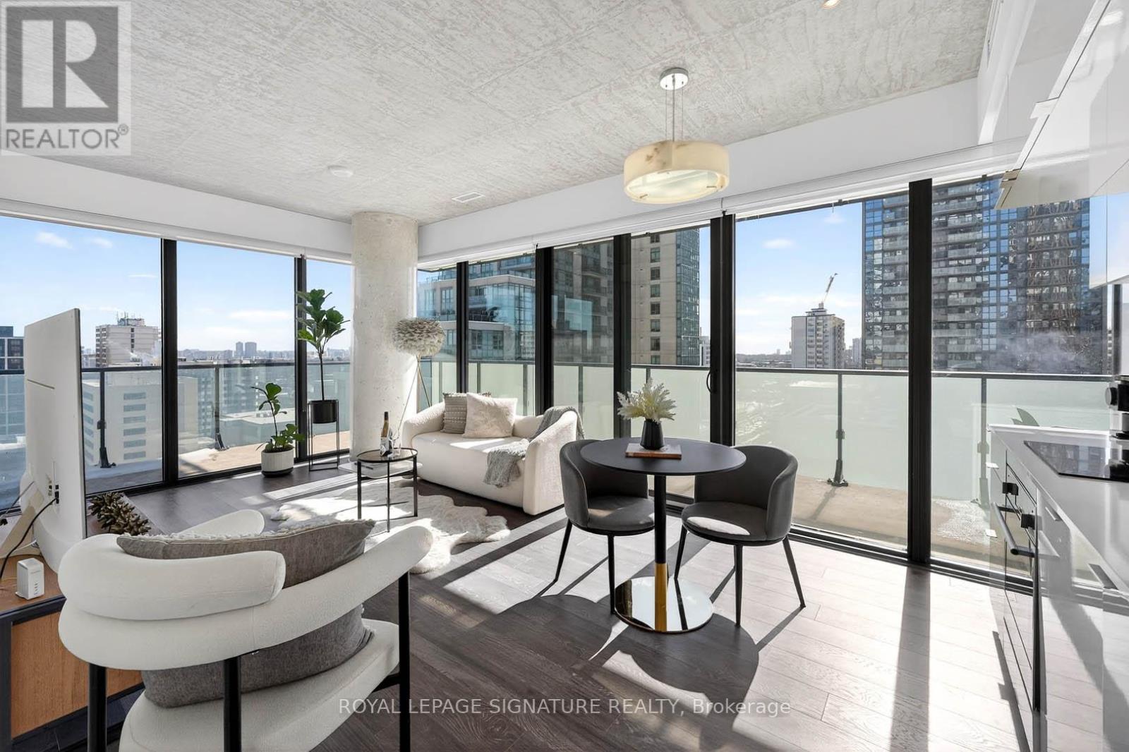 1110 - 185 ROEHAMPTON AVENUE