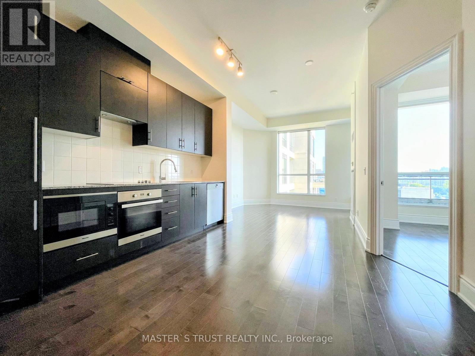 917 - 23 GLEBE ROAD W