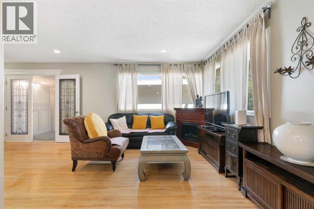 87 HILLGROVE DRIVE SW - 5
