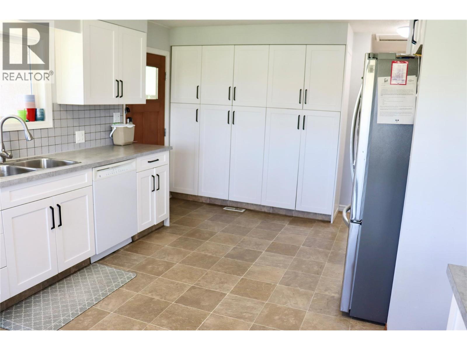 7792 Lochdale Road, Vernon