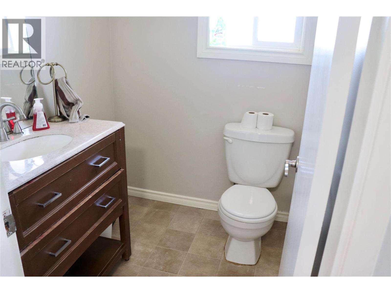 7792 Lochdale Road, Vernon