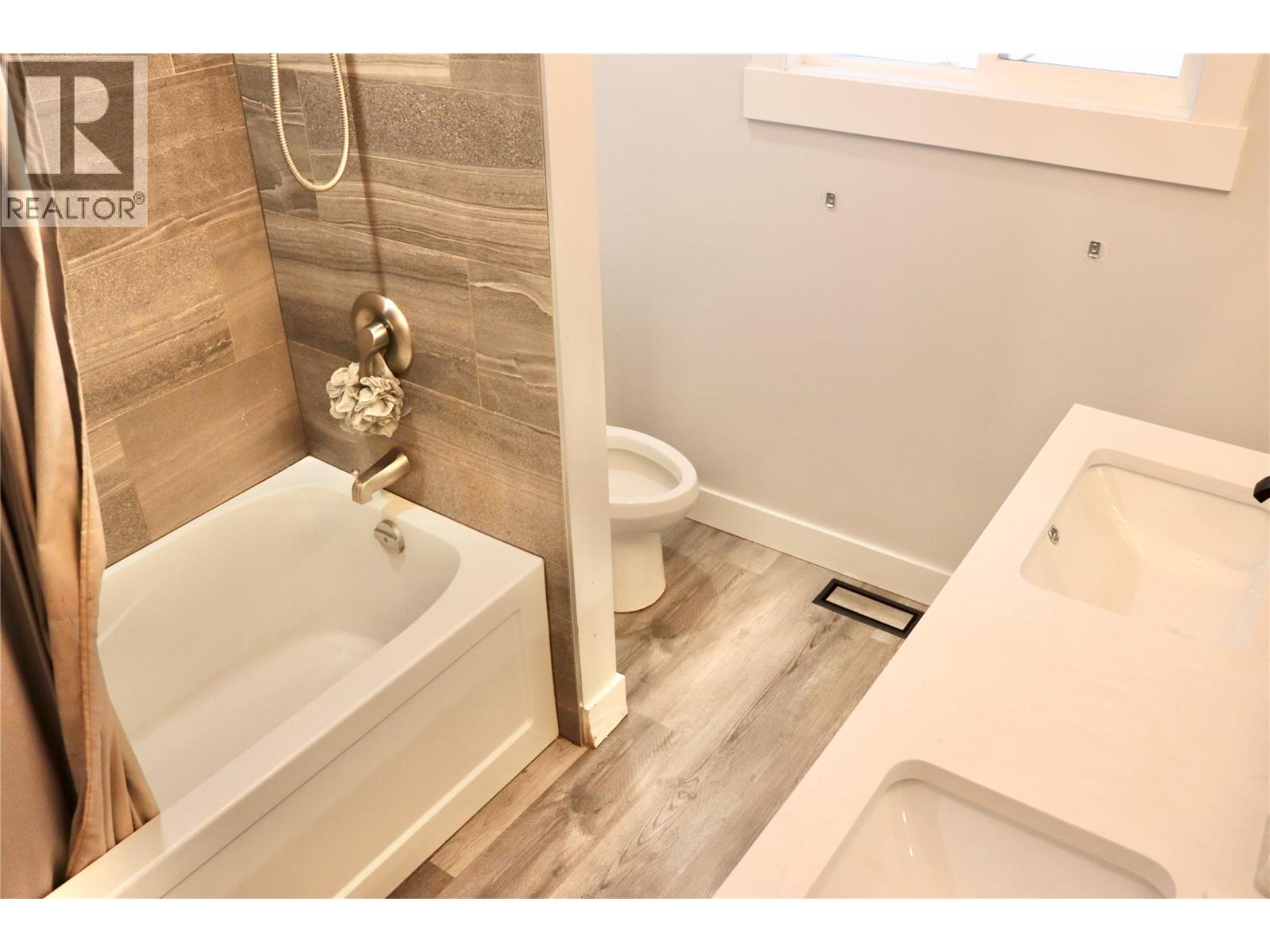 7792 Lochdale Road, Vernon