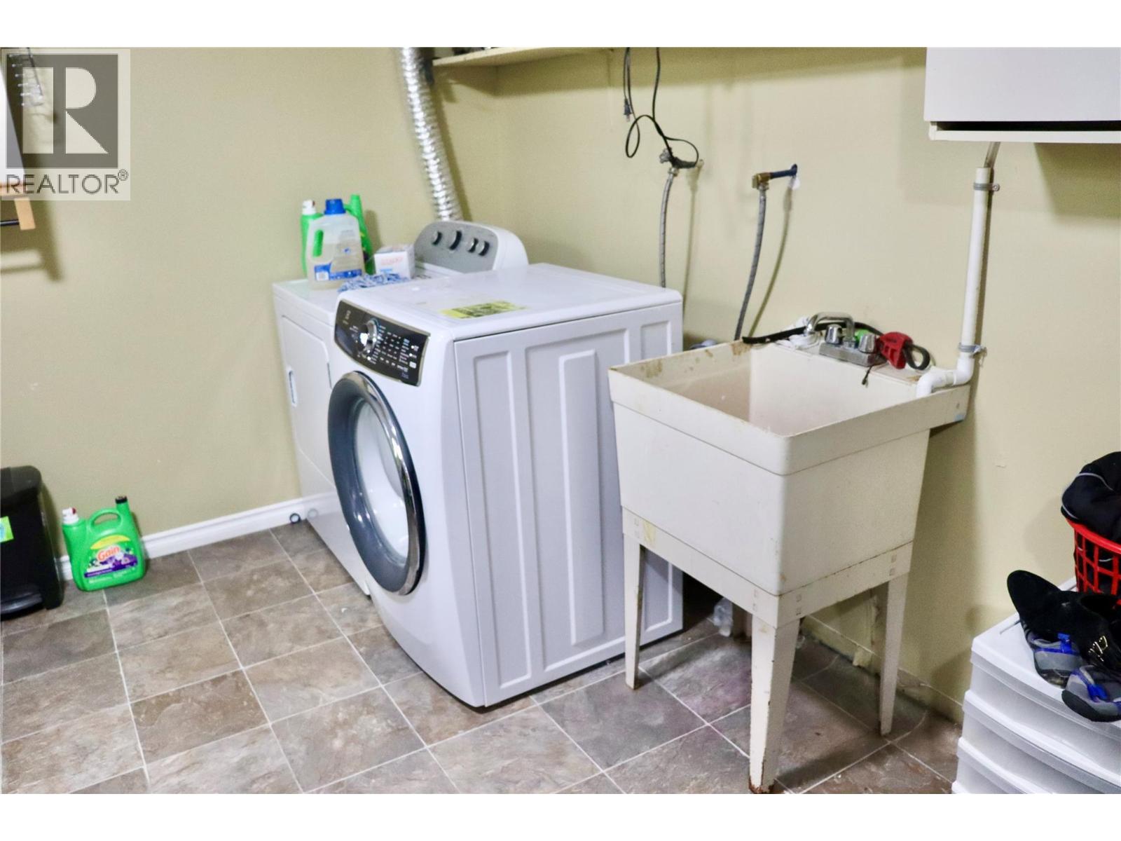 7792 Lochdale Road, Vernon