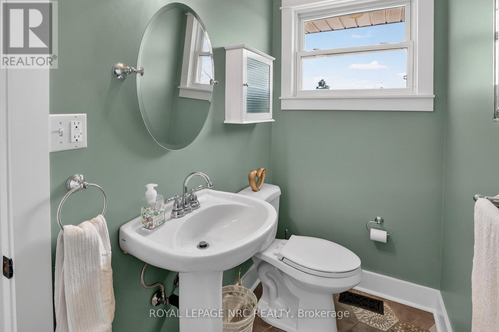 2 PIECE WASHROOM ON THE MAIN FLOOR
