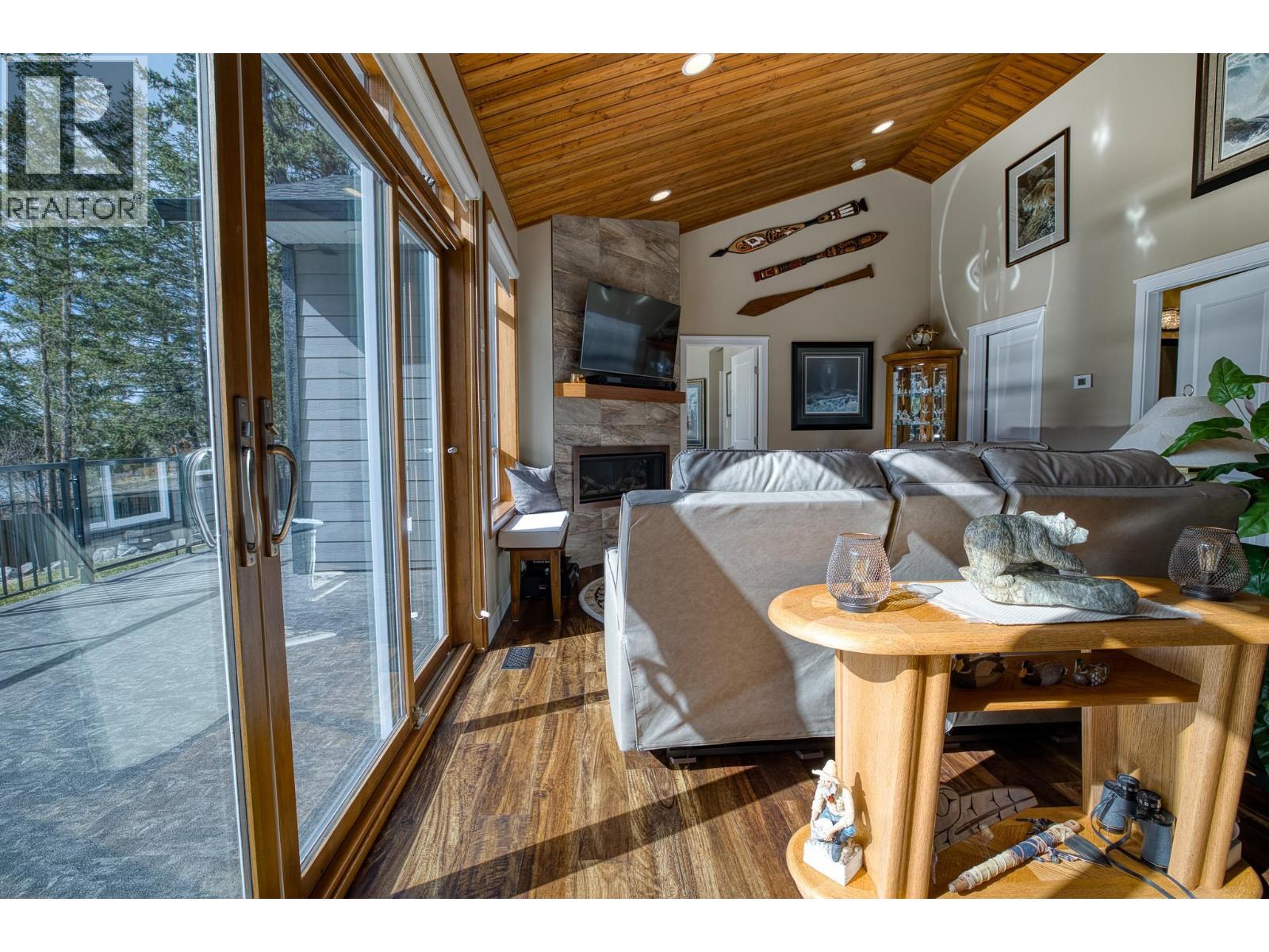 3779 EMERALD CRESCENT - 7