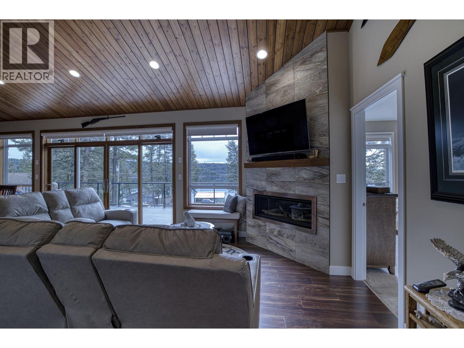 3779 EMERALD CRESCENT - 16