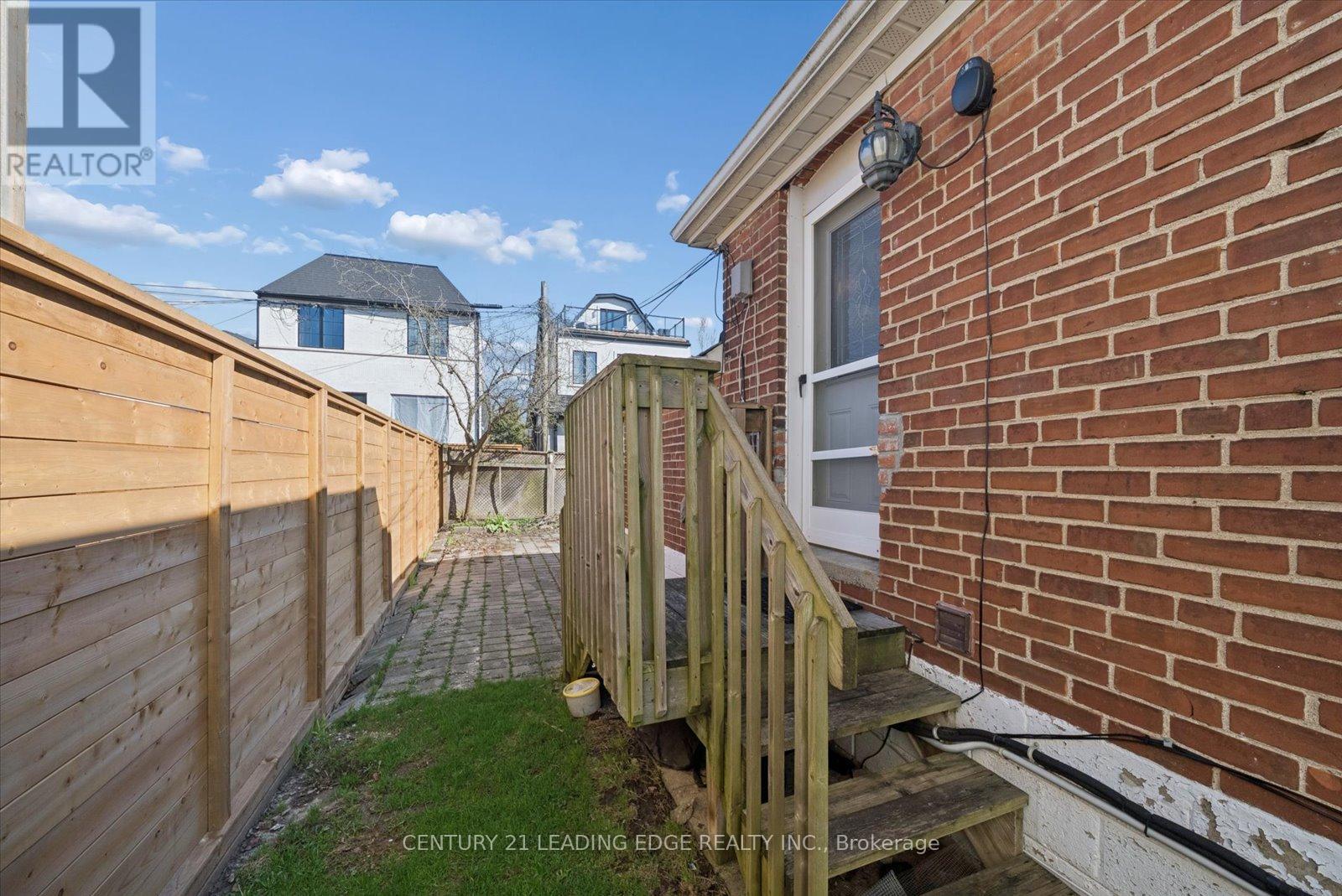 490 ARLINGTON AVENUE — photo 33