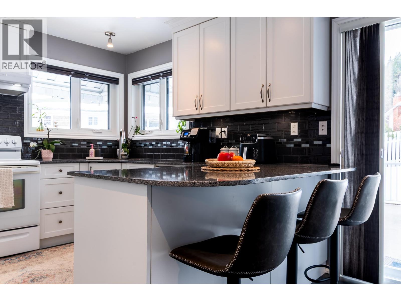 Photo 10 of 41 — 4549 DELTA PLACE · Prince George, BC