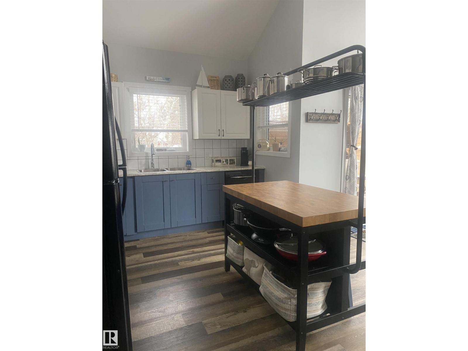 633 LAKESIDE PT, Rural Parkland County