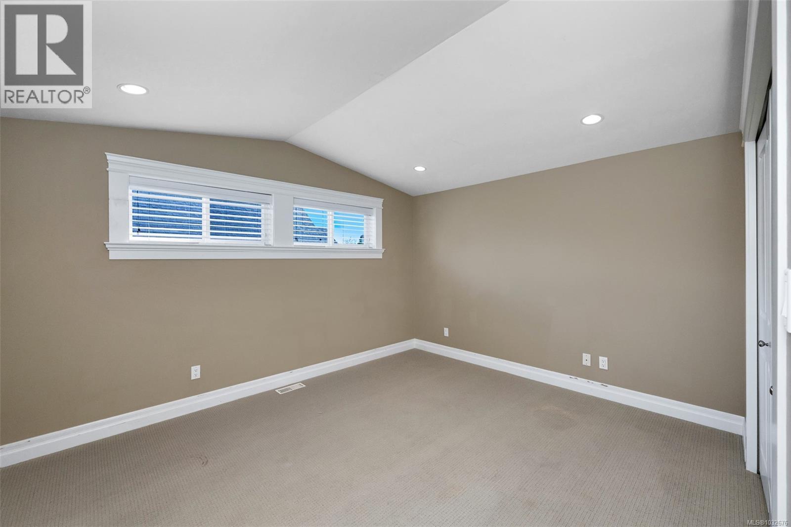 625 Sentinel Dr - 33