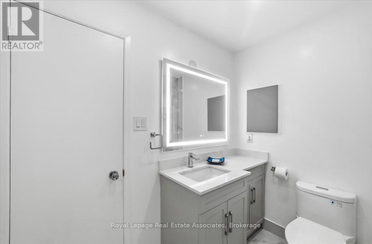 4 pc Upper Level Washroom
