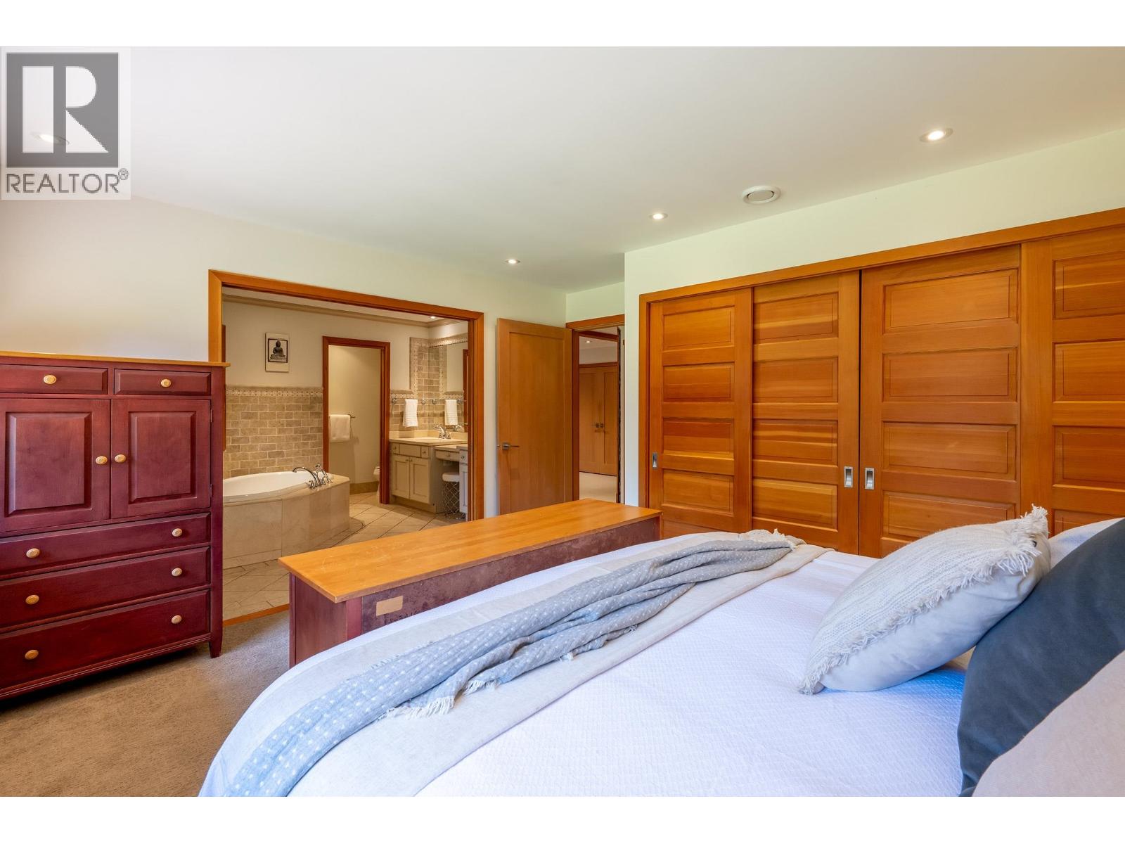 6444 TOAD HOLLOW, Whistler