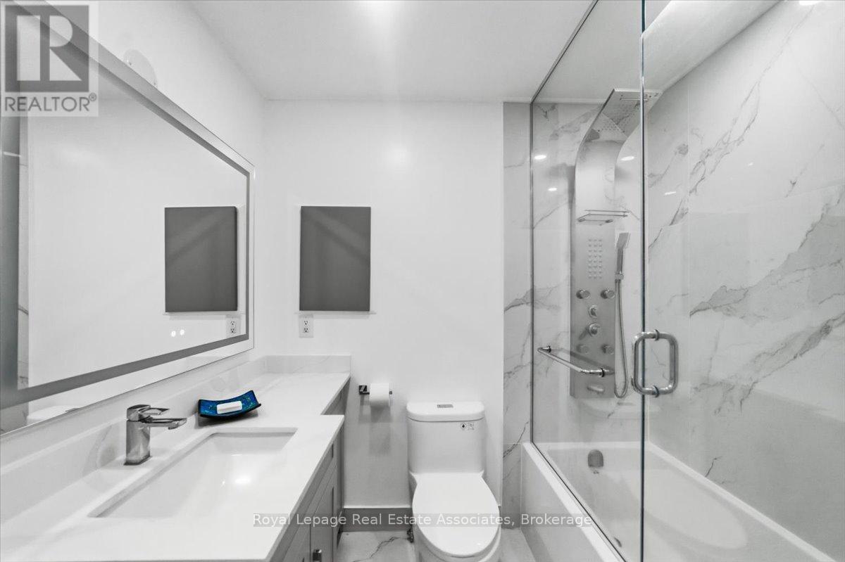 4 pc Spa Washroom