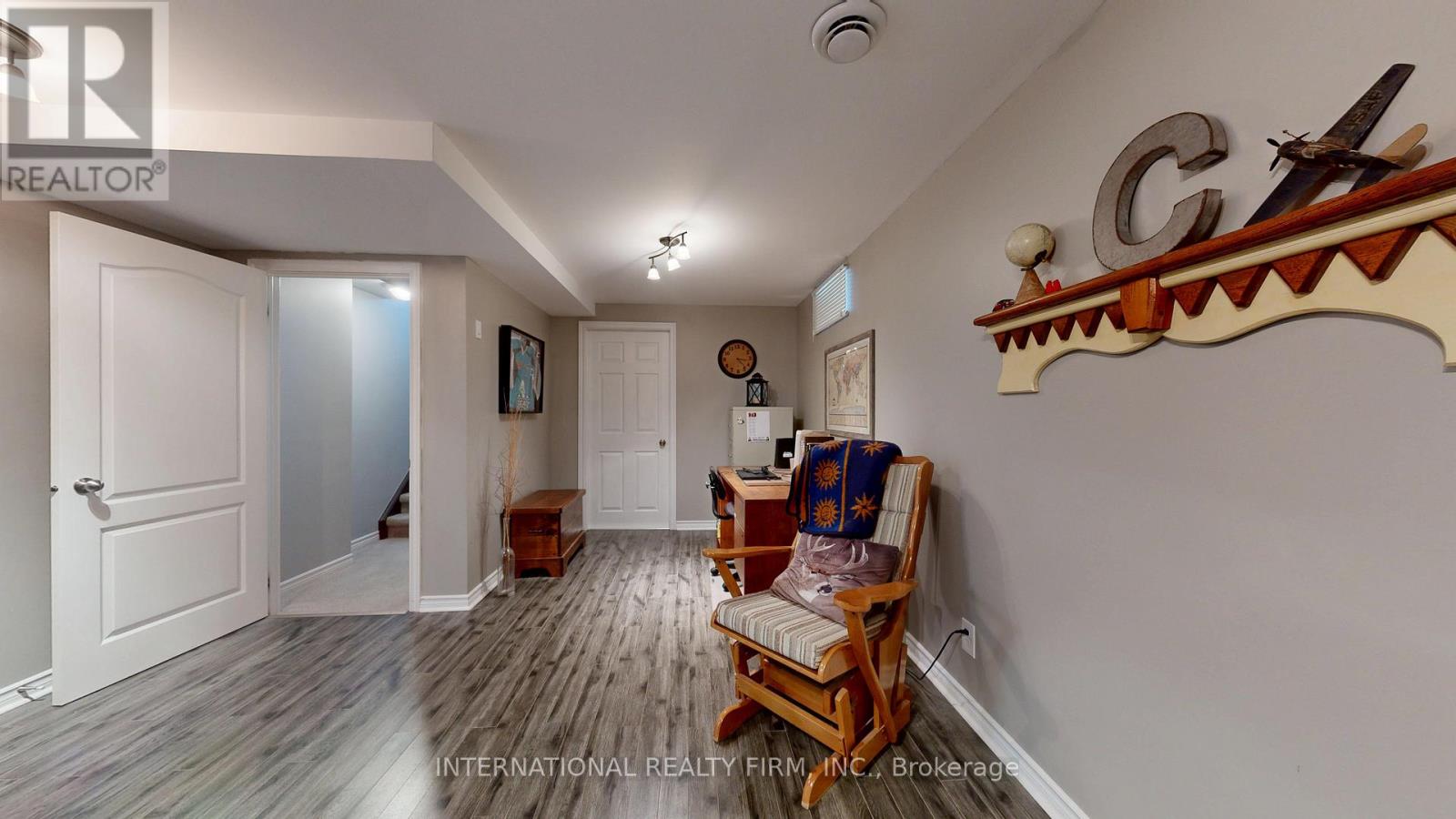 438 STIRLING WAY - 22
