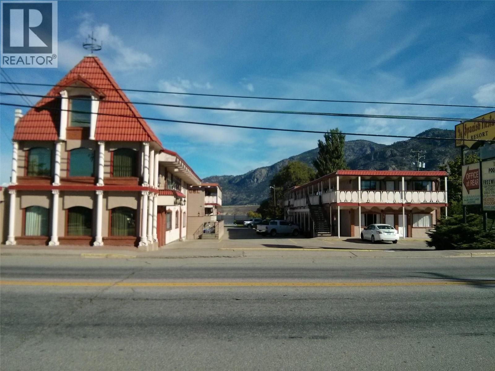  7106 Main Street, Osoyoos