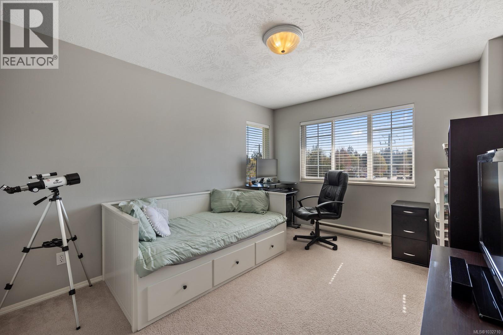 #B 2425 1st St - 25