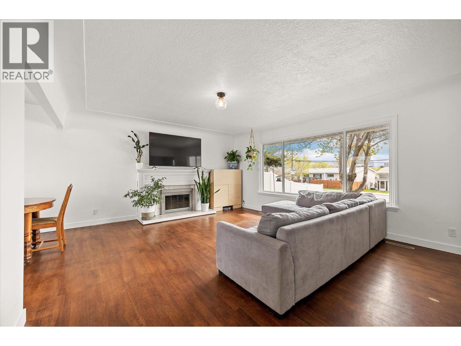 1614 Bernard Avenue, Kelowna