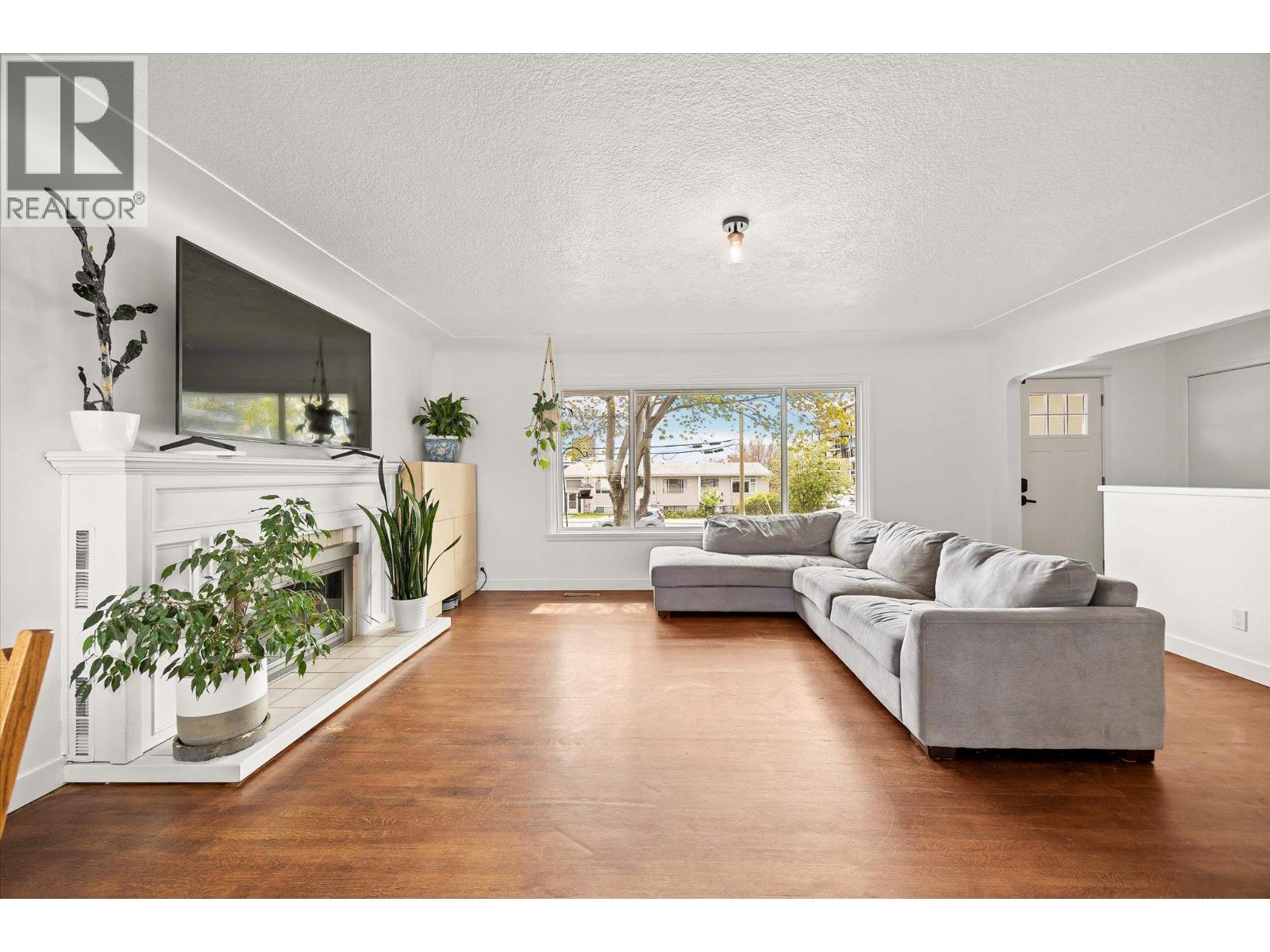 1614 Bernard Avenue, Kelowna