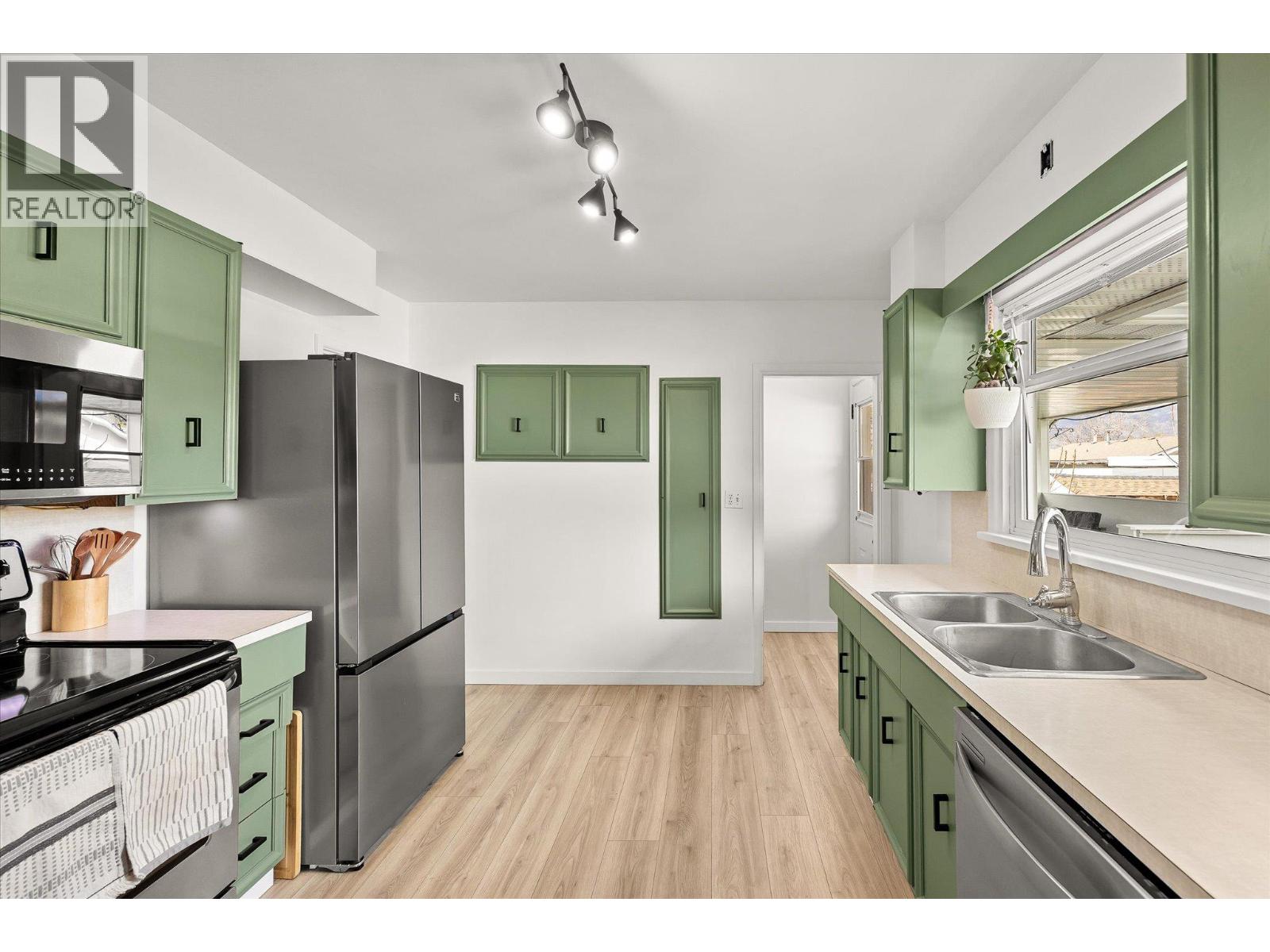 1614 Bernard Avenue, Kelowna