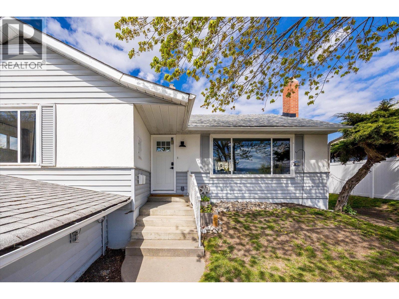 1614 Bernard Avenue, Kelowna