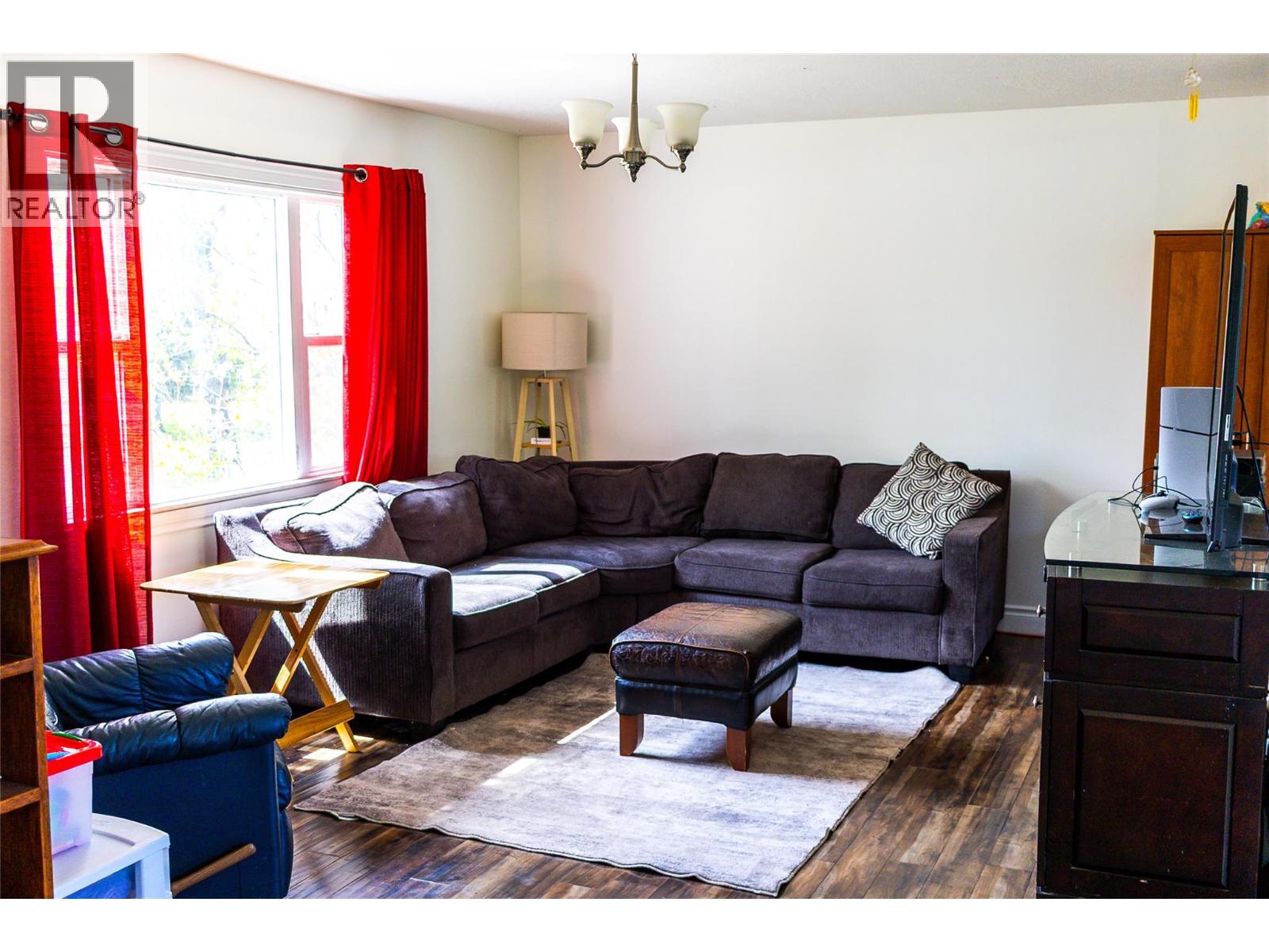 1924 90 Avenue - Image 2