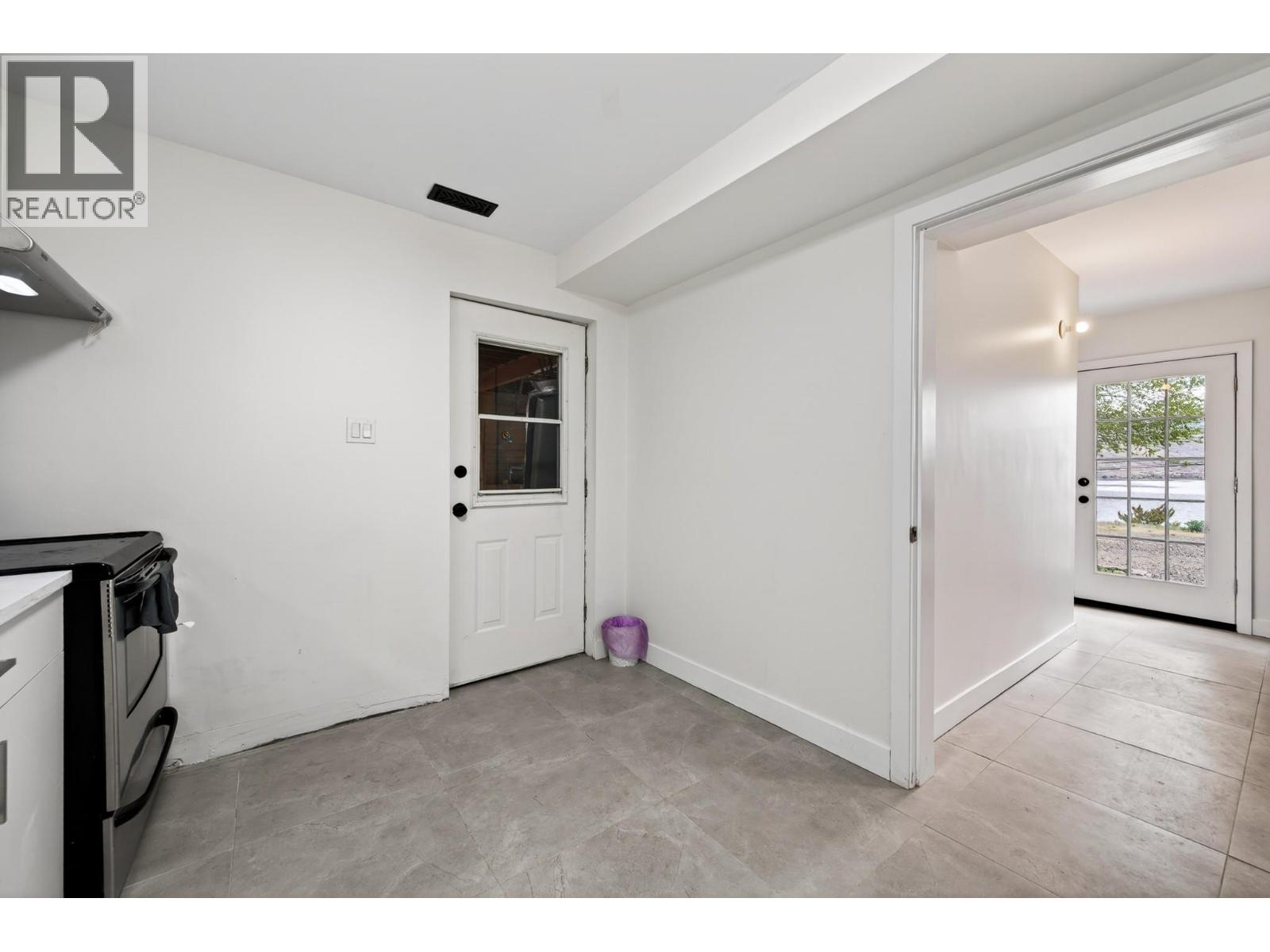 6232 Savona Access Road - 32