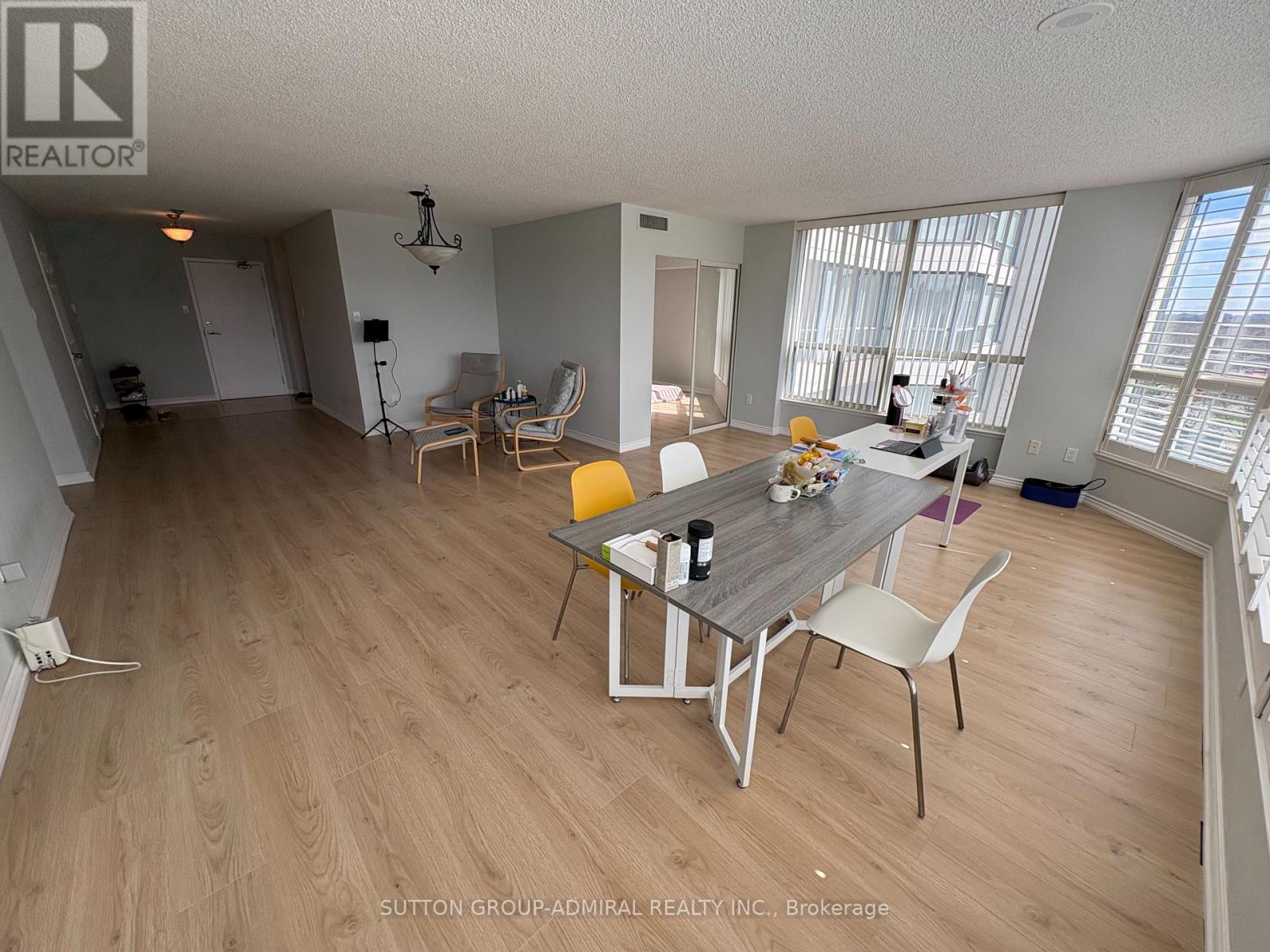 Listing photo of 701 - 1 CLARK AVENUE W