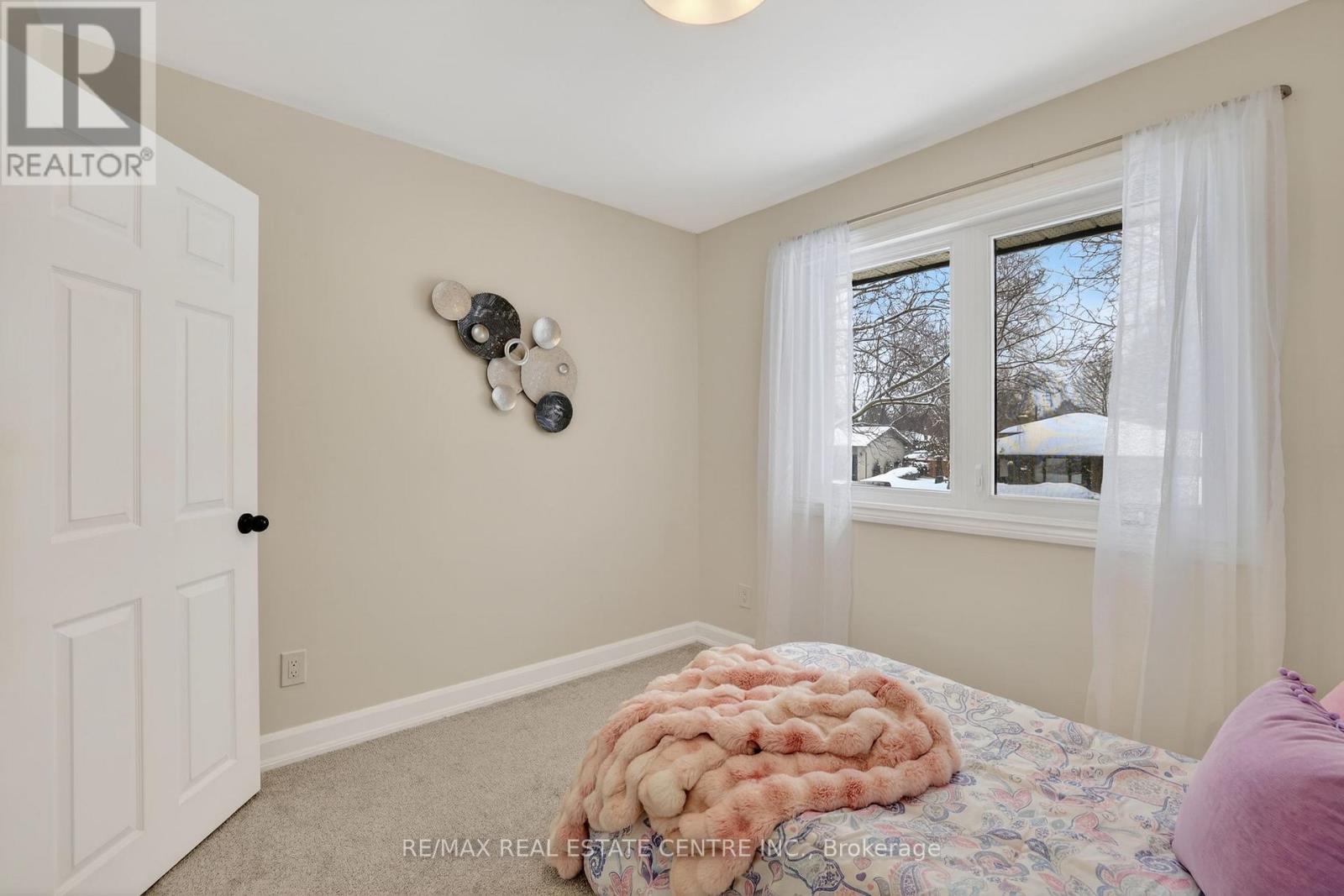 32 WESTDALE AVENUE - 24