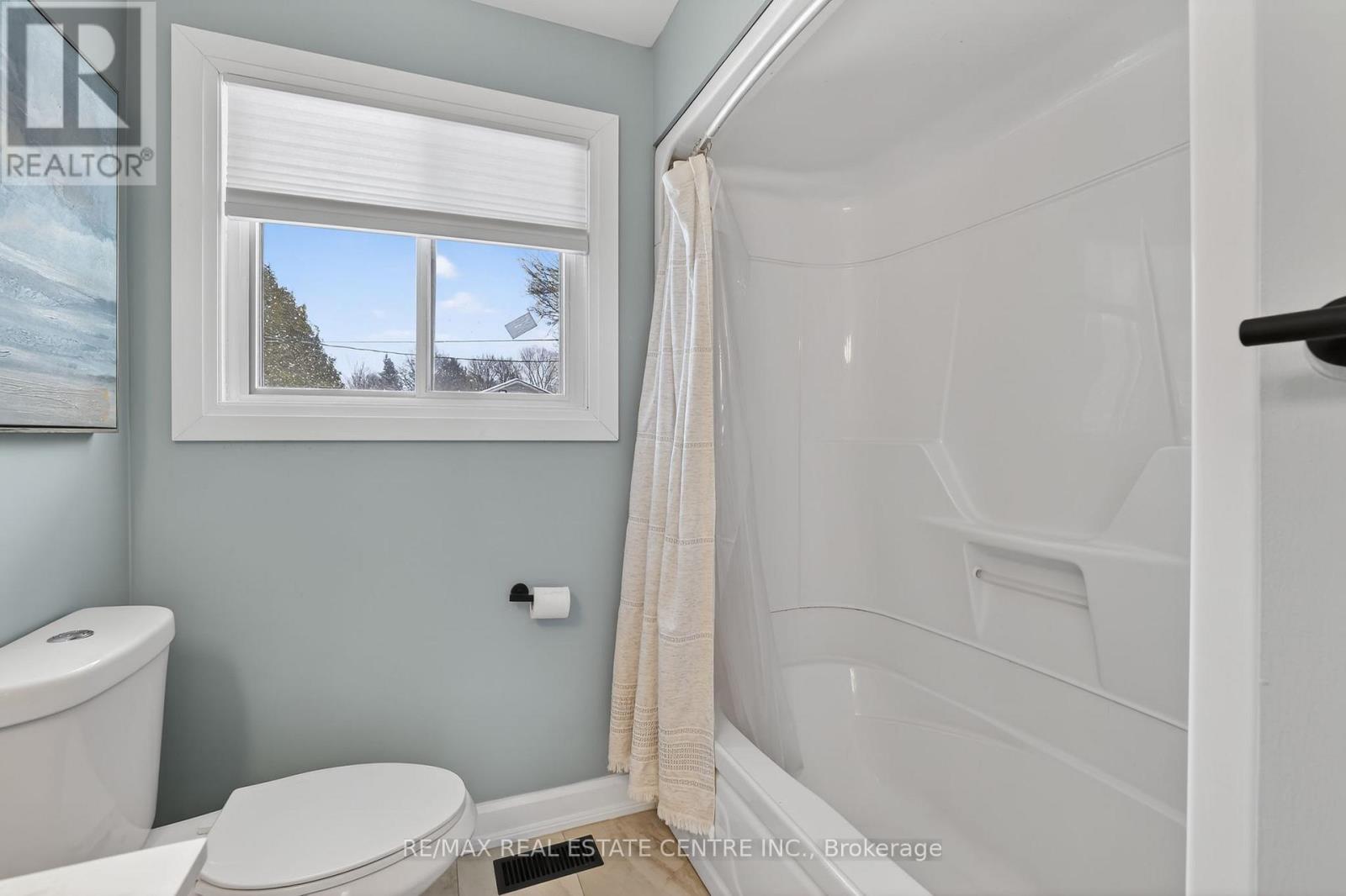 32 WESTDALE AVENUE - 26