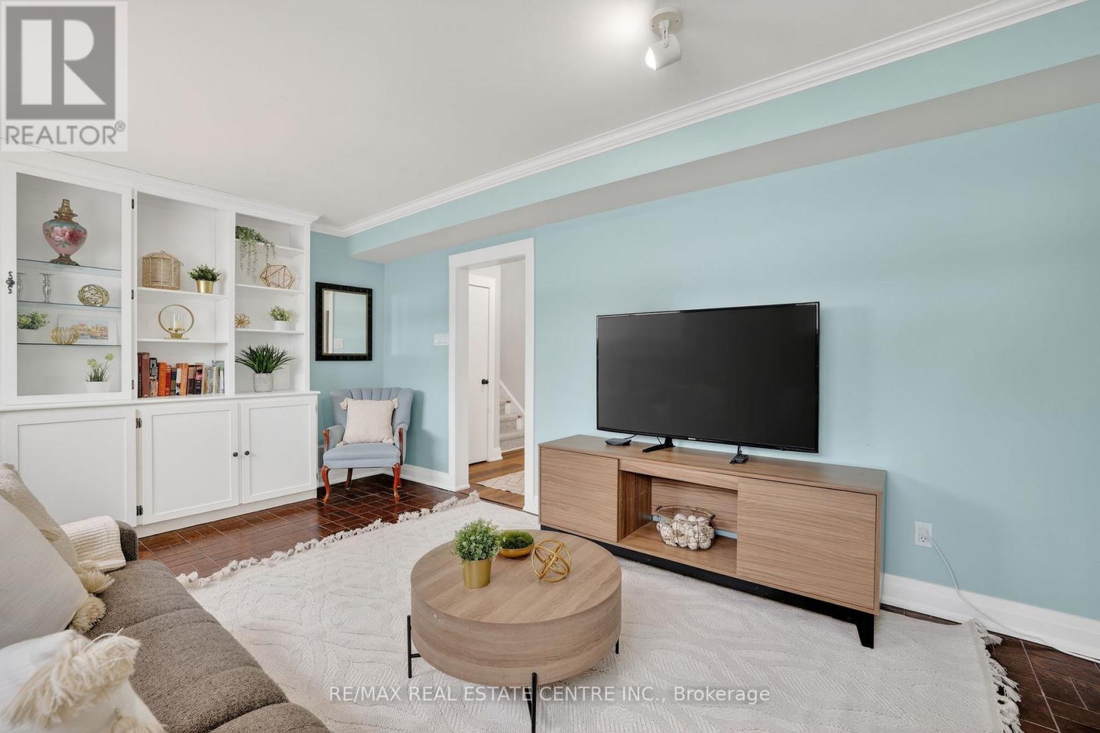 32 WESTDALE AVENUE - 34