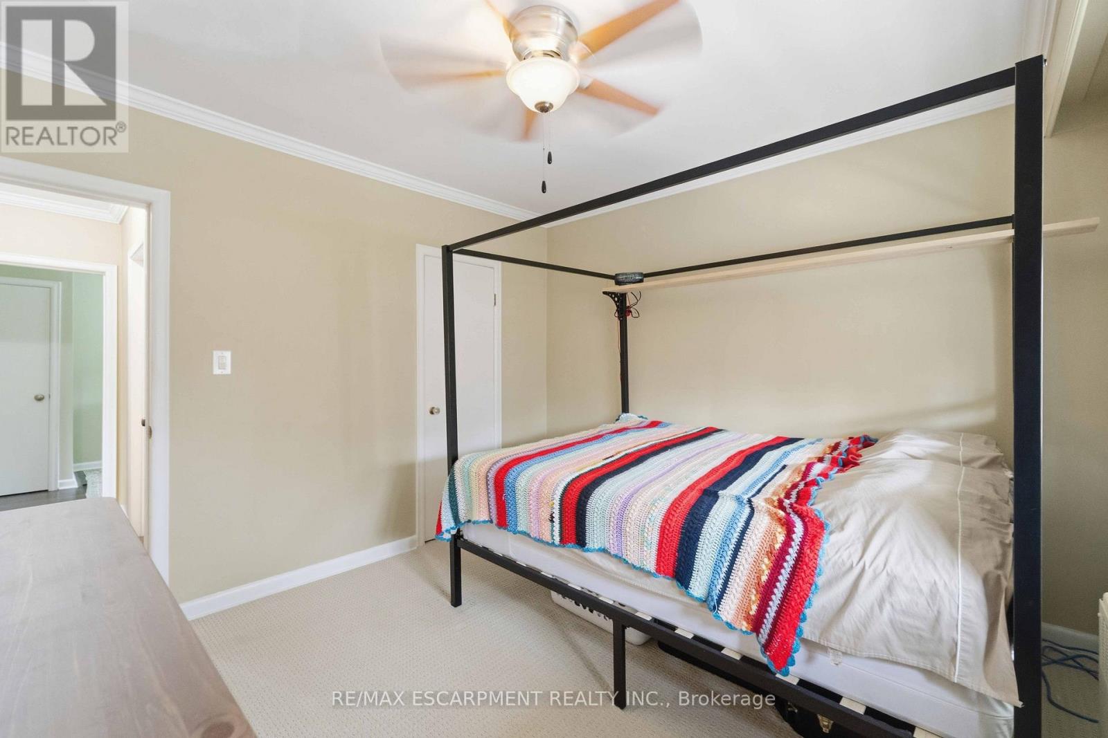 #23 231 MACNAB STREET S - 12