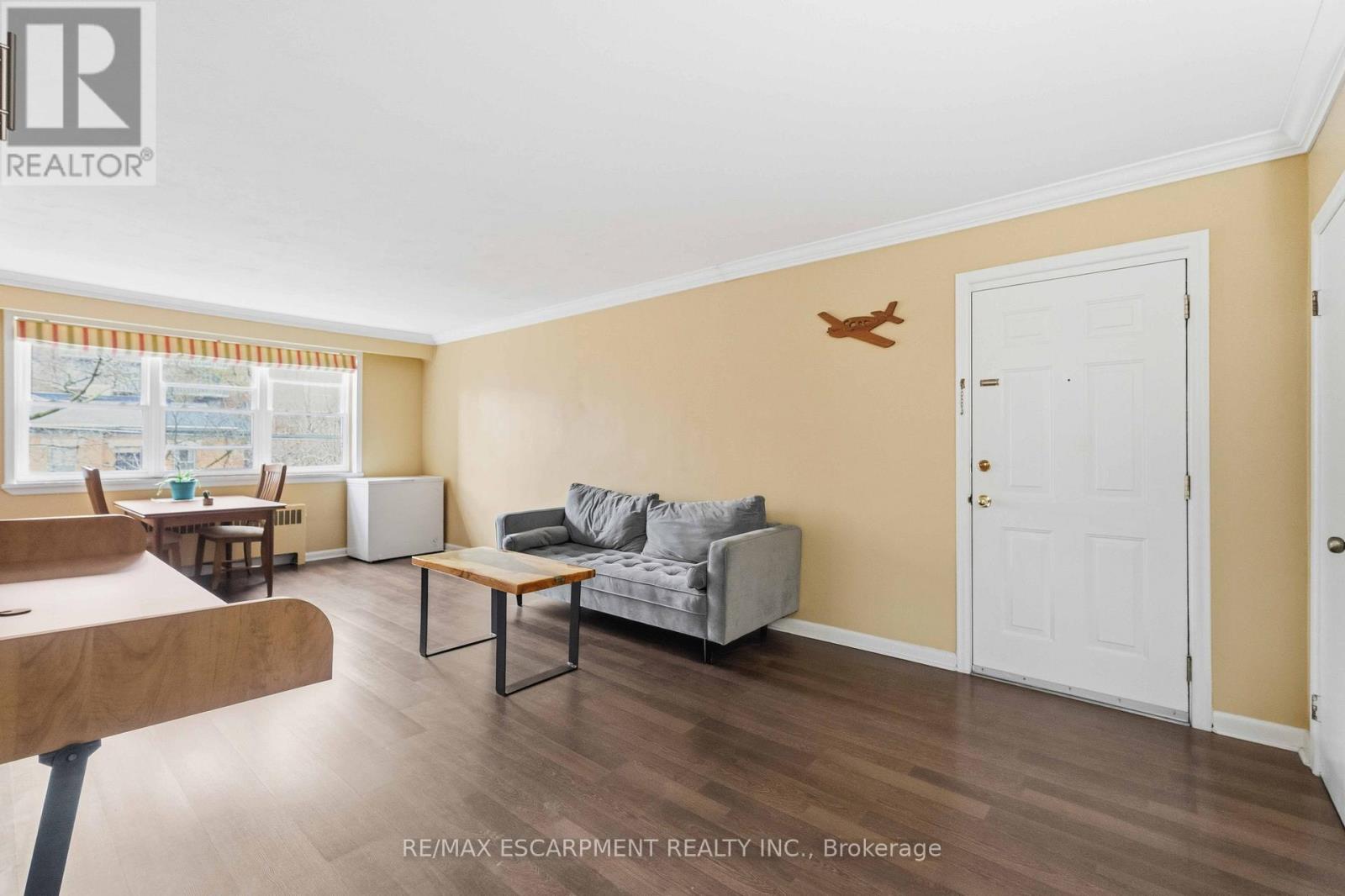 #23 231 MACNAB STREET S - 3