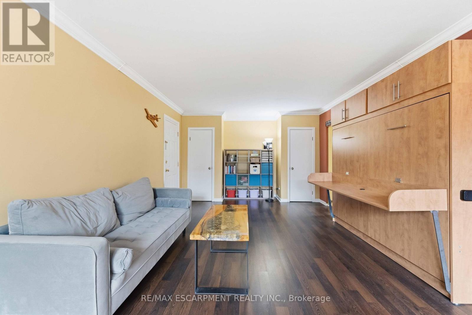 #23 231 MACNAB STREET S - 4