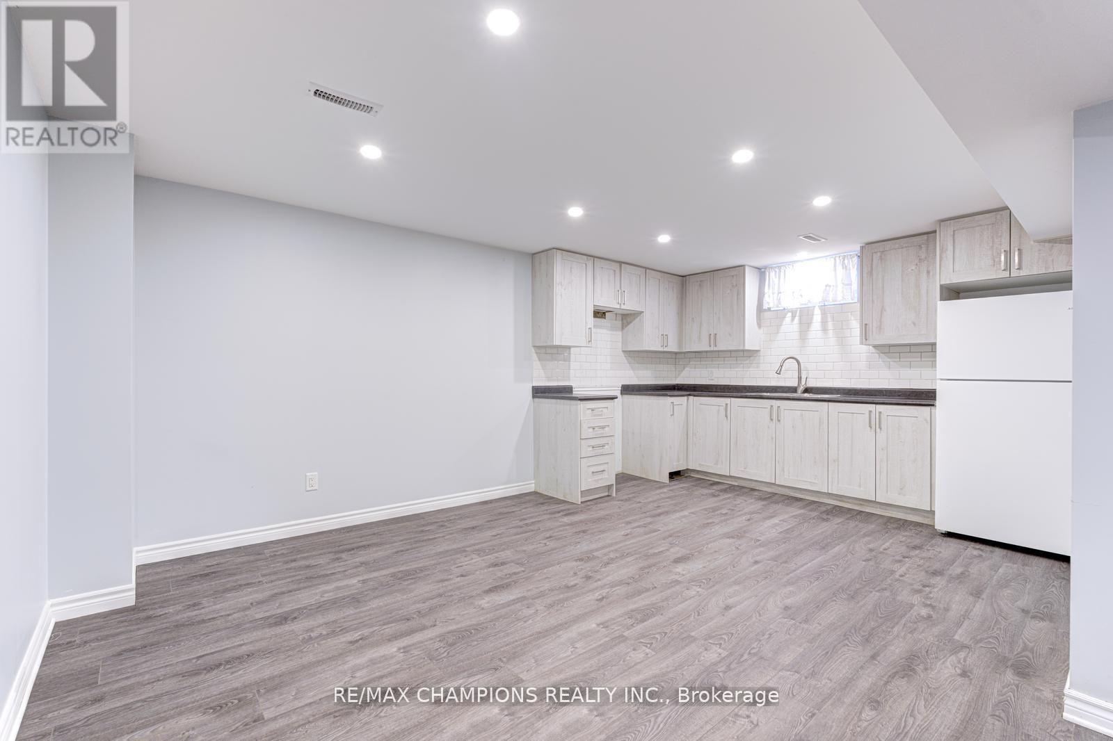 20 BELL STREET — photo 42