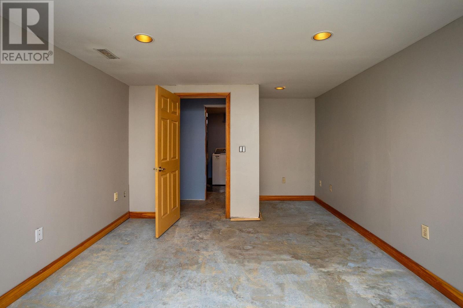 382 ROBERTSON Road — photo 33
