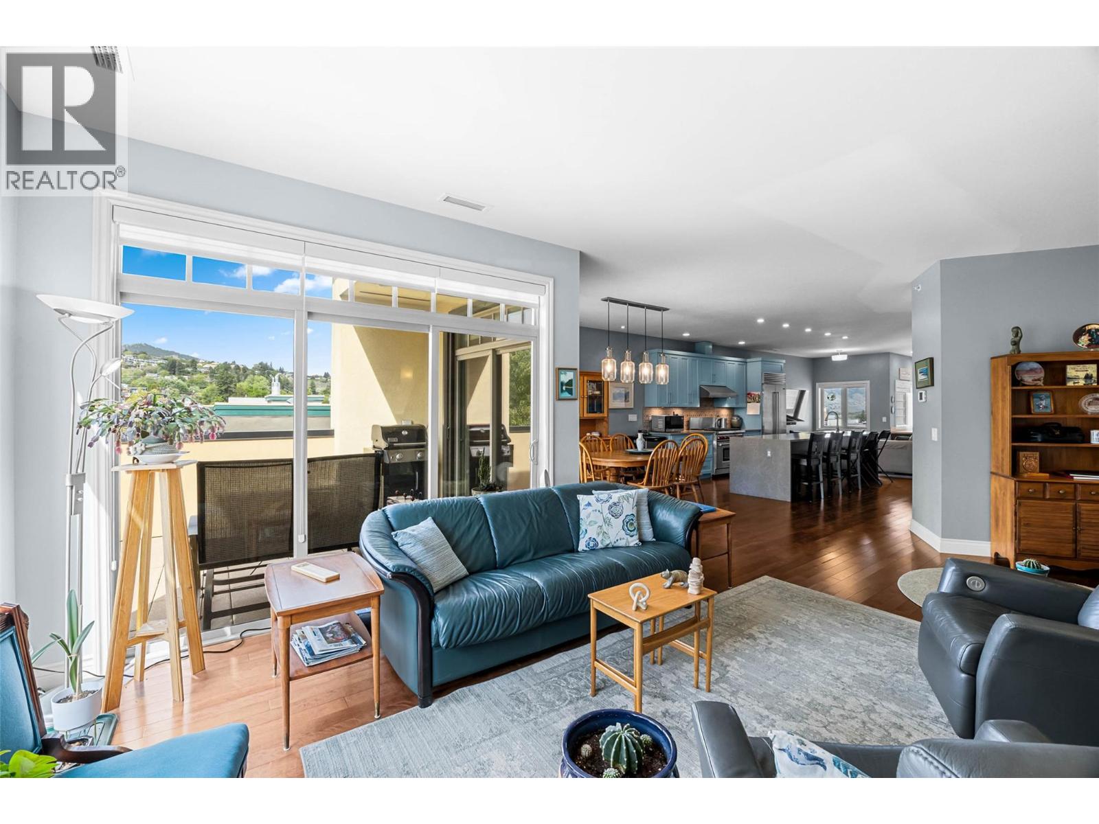 #401 370 Battle Street - 11