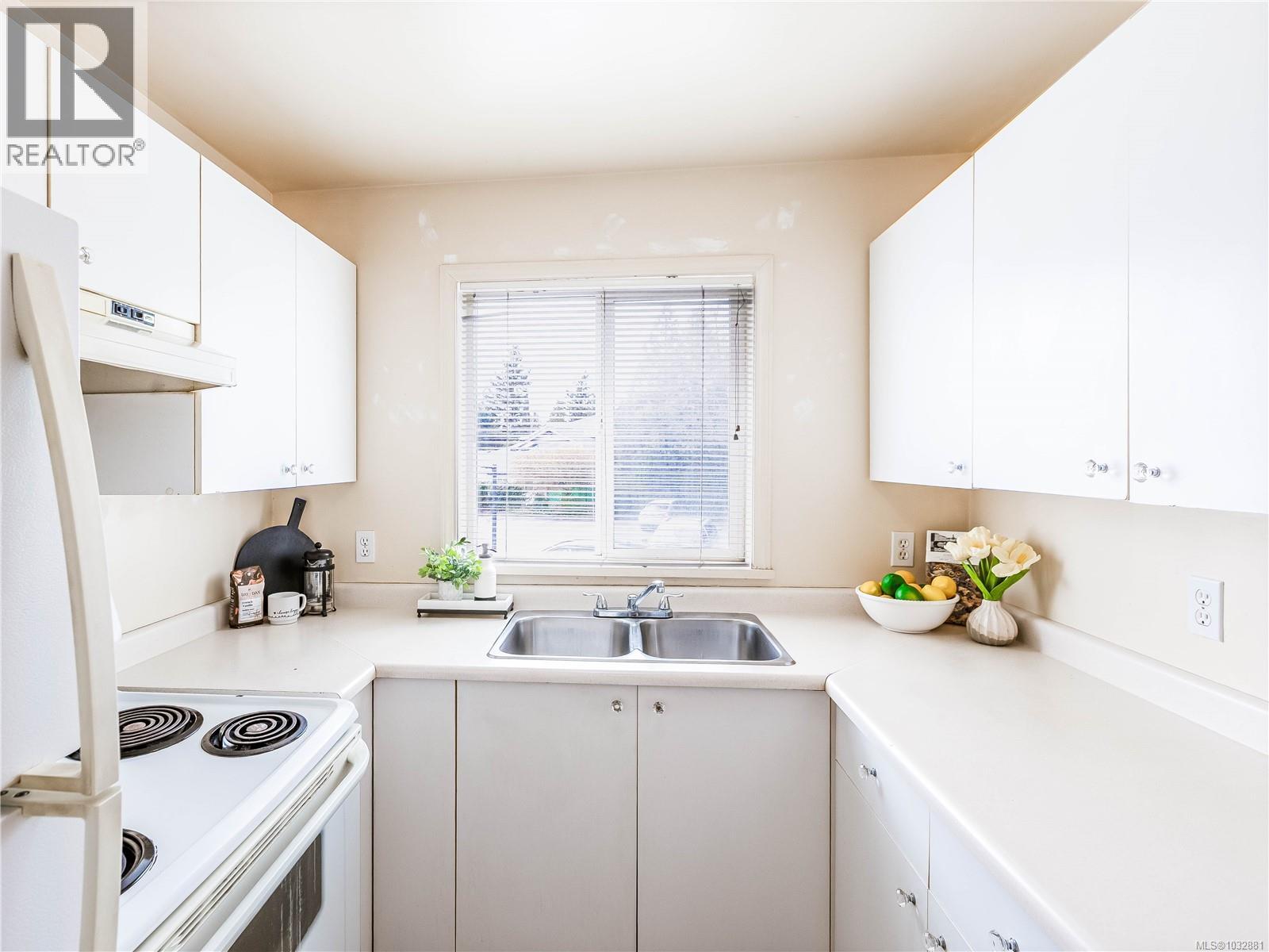 #201 1050 Braidwood Rd - 21