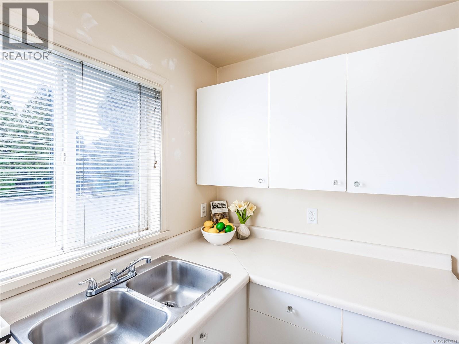 #201 1050 Braidwood Rd - 25