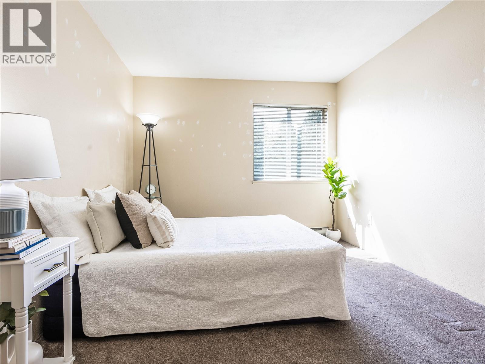 #201 1050 Braidwood Rd - 35